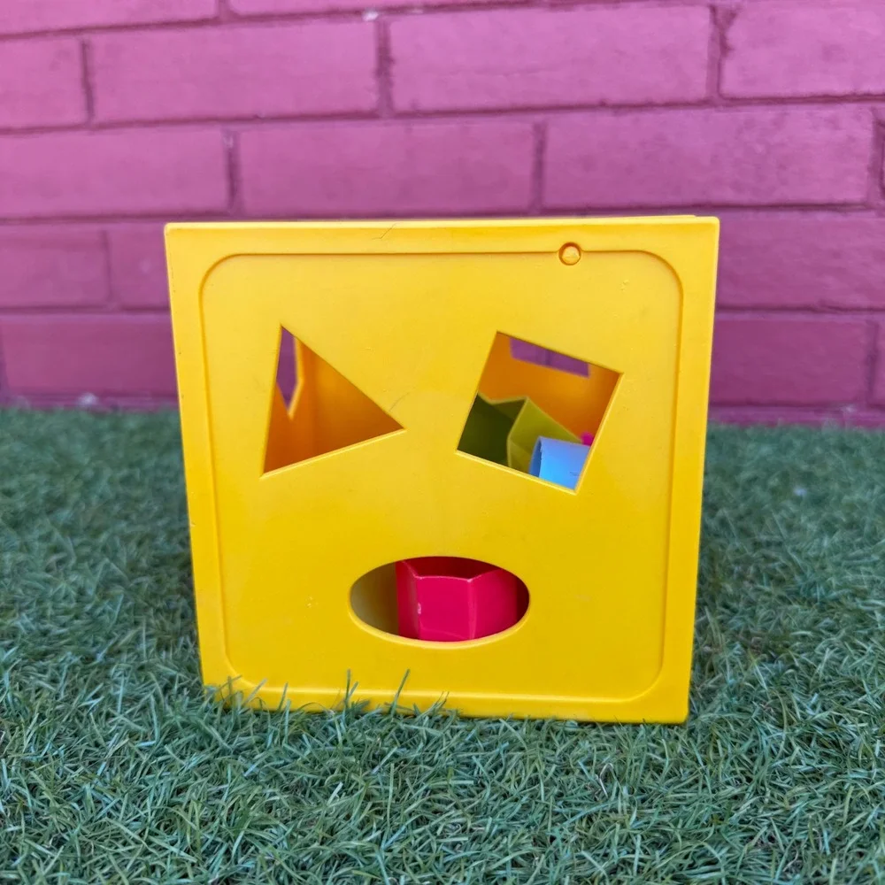 Vintage Child Guidance Form‎ Fitter Shape Sorter Cube Yellow with 9 Shapes